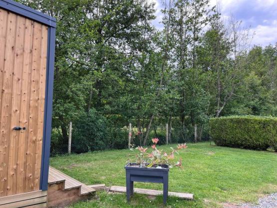 Emplacement tente Premium sanitaire individuel Electricité 13A