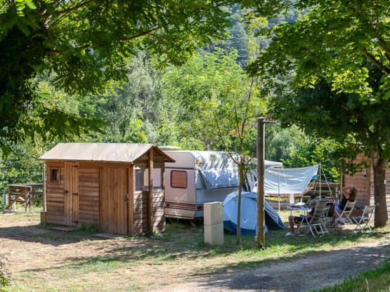 Forfait Premium Freecamp - emplacement équipé d'un bloc sanitaire privatif