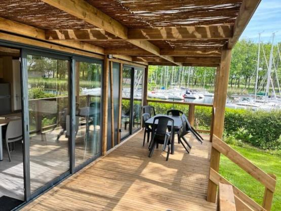 Chalet Premium 30m² - (2ch-5pers) + 1SDB + WC + Terrasse 19m² + TV + LV + Vue Canal