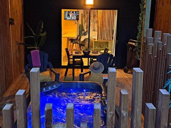 PREMIUM 1 Climatisé 20 m²  SPA / TV / BBQ