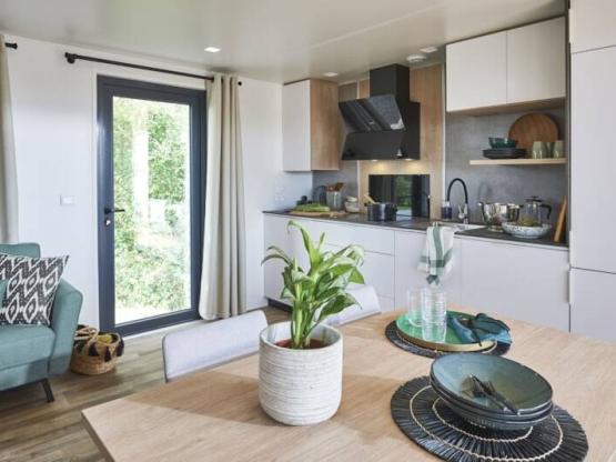 Crecy la Chapelle : QUEEN 2 CHAMBRES - 2 SDB - AVEC CLIMATISEUR - DRAPS ET SERVIETTES INCLUS