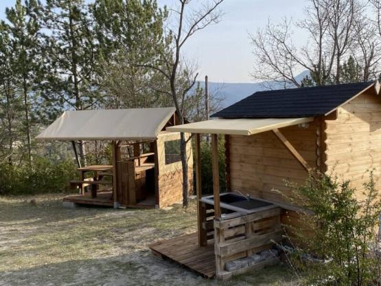 Holzhütte Insolite "Hobbit 10m² - 1 Schlafzimmer  Klimaanlage + Terrasse + Essplatz + Sanitäranlagen