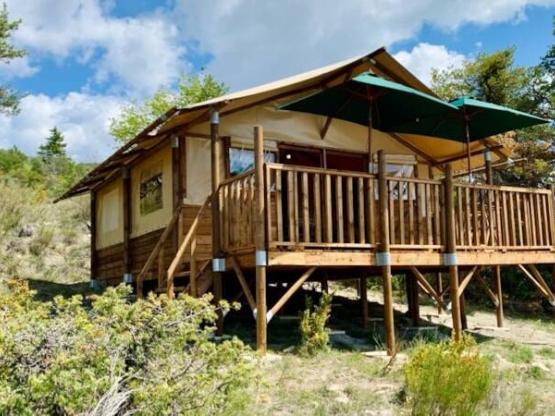 Lodge Confort "Paillotte" 35m² - 2 Zimmer + Sanitäranlagen - überdachte Terrasse