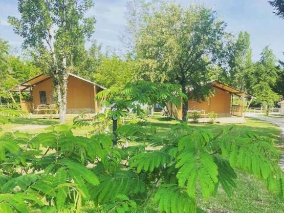 Lodge Taïga / 2 chambres / avec sanitaires - terrasse sur pilotis