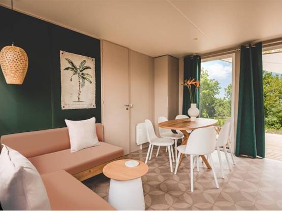 Premium 3 chambres family 40m² (10.8mx4.2m), + CLIMATISATION + LAVE VAISSELLES + PLANCHA A GAZ + TV