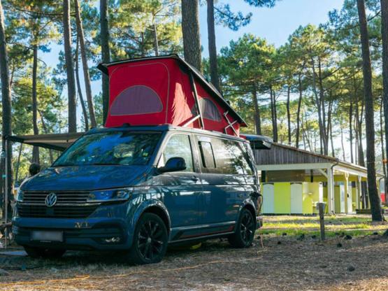 Staanplaats met elektriciteit / D