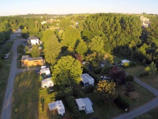 STANDAARD PAKKET (standplaats, elektriciteit, voertuig, 2 personen inbegrepen)