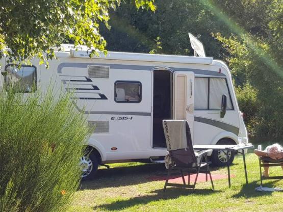 Standplaats Confort 100 m² (including Water and Drainage connection + Electricity hook-up)