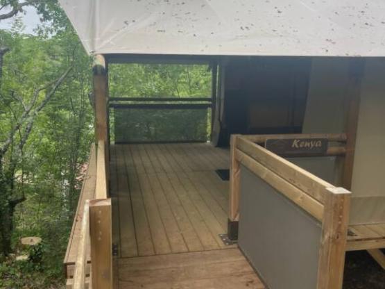 Tente Kenya avec SDB