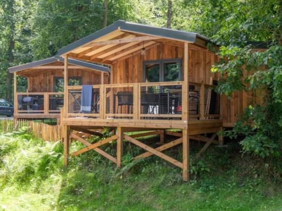 Lodge VIP Premium 34m² - 2 Zimmer + TV + Bettwäsche + Handtücher + überdachte Terrasse (11m²)