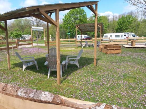 Emplacement cyclistes, randonneurs, motards