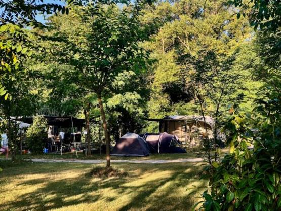 02 Emplacement M véhicule + électricité 6A -100m²