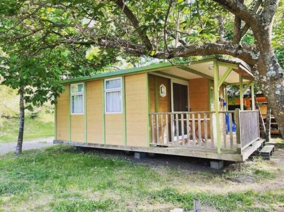 Chalet Confort Acacia Proche piscine - 2 ch - 25m² + 10 m² terrasse couverte