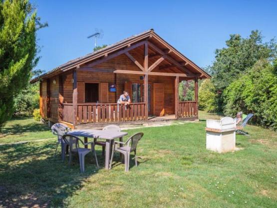 CHALET CONFORT PLUS 2 ch - clim - LV - TV - BBQ - Ménage* - 35 m2 + terrasse couverte de 14 m2