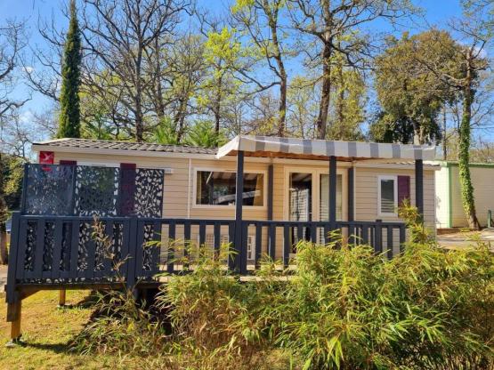 Mobile-home Confort 24-34m² - 3 bedrooms - sheltered terrace + TV