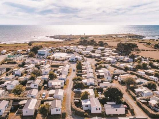 NEW // Homeflower Premium  35m² - 3 chambres + terrasse semi-couverte + TV + LV + Plancha + Draps