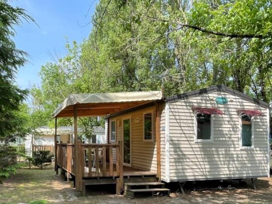 Stacaravan Confort Surfeur - 20m² -  2 slaapkamers - overdekt terras - TV -