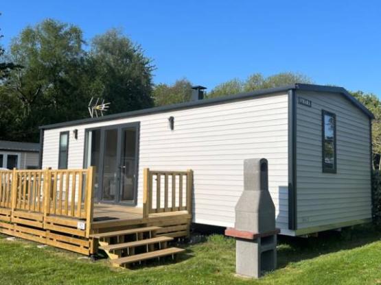 Mobilheim 35m² Premium - 3 Schlafzimmer - Terrasse + TV + Geschirrspüler