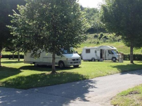 Forfait camping (emplacement, 2 personnes, 1 véhicule)