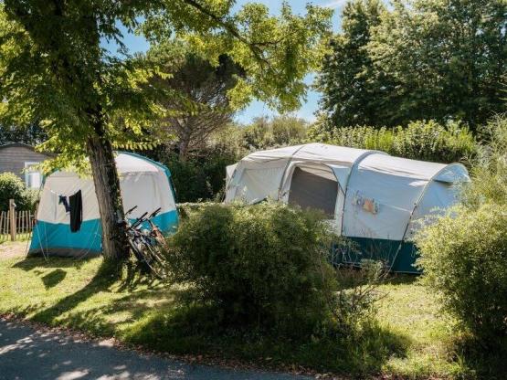 Forfait Confort : tente, caravane ou camping-car / 1 voiture / électricité 10A