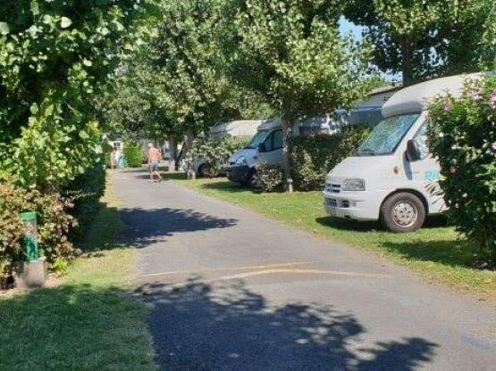 EMPLACEMENT NU CAMPING-CAR