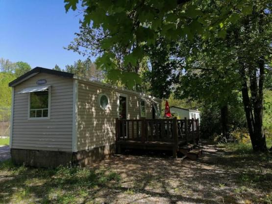 Mobil home avec un animal