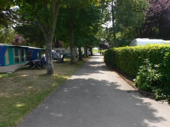 Stellplatz Wasser- und Abwasseranschluss + Auto +  Strom 15A