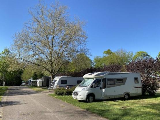 Camping-Car Forfait confort 2 personnes (Elec 10A, Sanitaires)