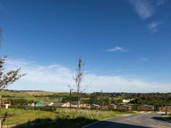 Parcela Confort (1 tienda, caravana, autocaravana / 1 coche / Electricidad)