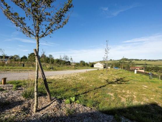 Parcela Nature (1 tienda, caravana, autocaravana / 1 coche)