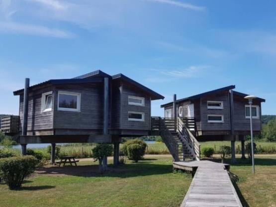 Cottage confort sur pilotis - 35m² -1 chambre + 1 alcôve -face aux étangs-Juill / août : samedi/sam