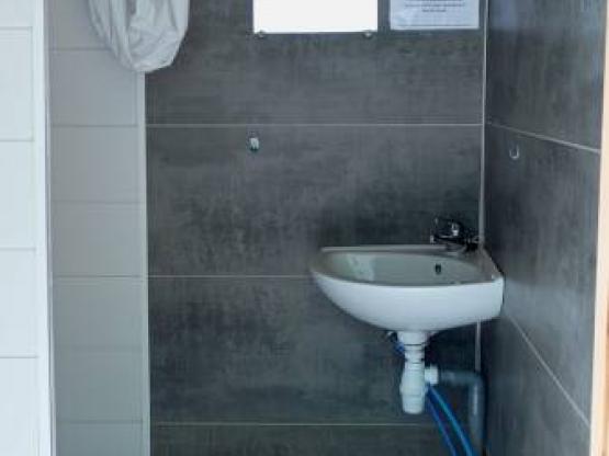 Emplacement Premium N°3 avec sanitaire individuel