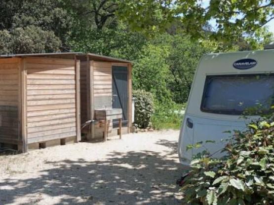 Emplacement "Signature" + électricité + sanitaire privé