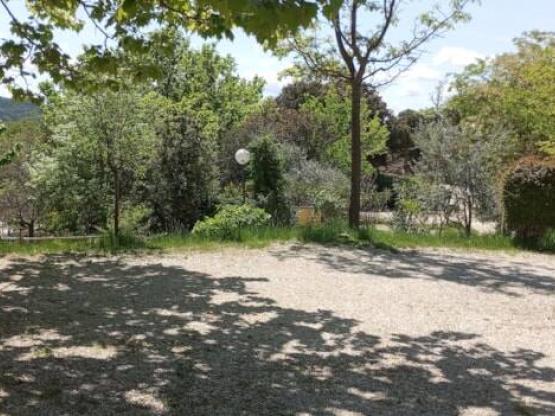 Emplacement Premium N°8 avec sanitaire individuel