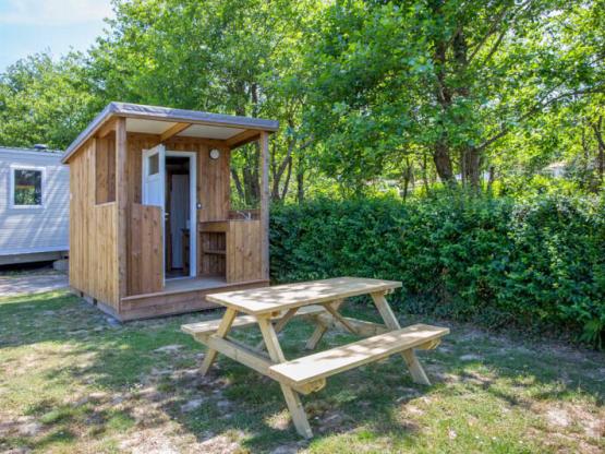 Parcela con instalaciones sanitarias individuales