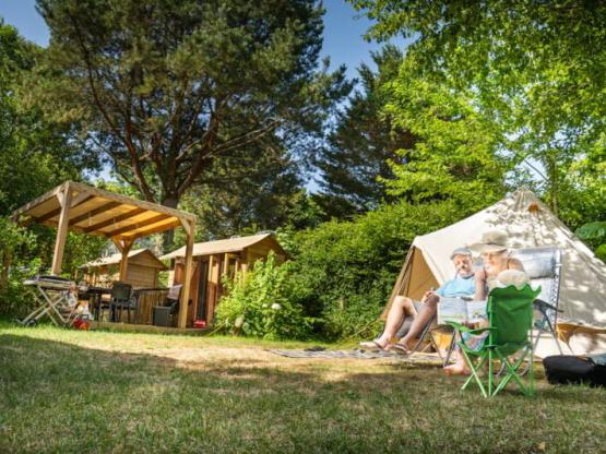 EMPLACEMENT CASTELS PREMIUM SUITE avec sanitaire individuel + cuisine +Electricité 16A + Eau + Evac.