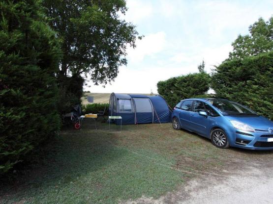 Emplacement : voiture + tente ou caravane