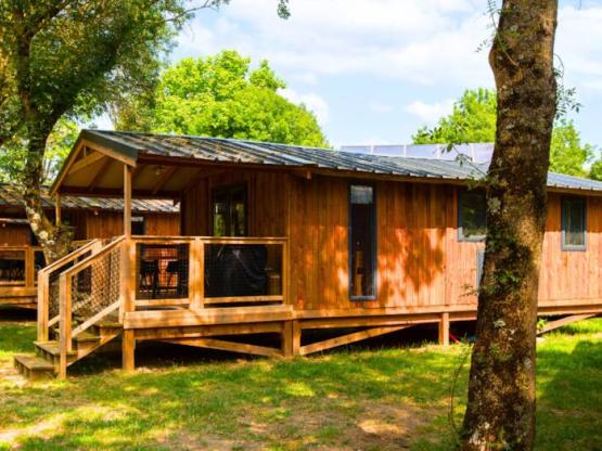 Lodge Premium VIP 45m² 2 chambres dont terrasse de 11m² + TV + Draps + Serviettes