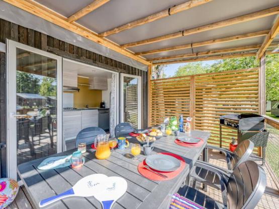 Homeflower PREMIUM avec Jacuzzi - 35m² (3 chambres) + terrasse + TV + Plancha + Clim