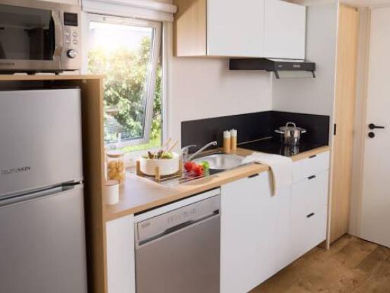 Mobil-Home PREMIUM avec terrasse , 3 chbres, lit queen size, climatisé, lave-vaisselle, tv
