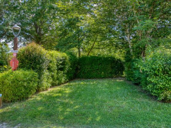 Mini-Stellplatz: 2 Personen + Fahrzeug (Auto oder Van) + Stellplatz ± 70 m²