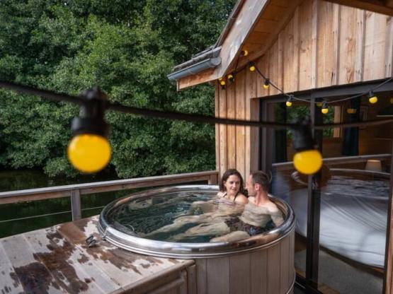 Séjour équestre et Cocooning en cabane avec bain nordique - Tous niveaux de 6 à 99 ans !