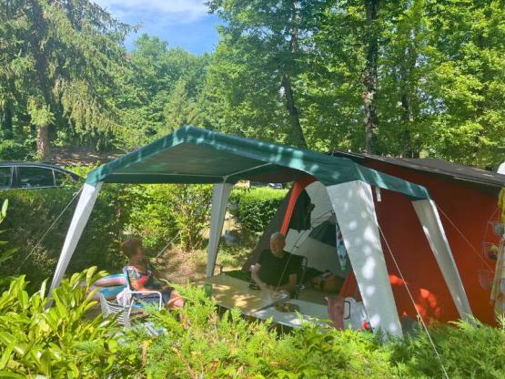 Emplacement Confort Medium Tente / Van longueur moins de 5.50 m  (avec électricité)