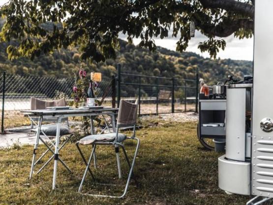 Emplacement sans électricité - Wifi gratuit | Accès facile | Parcelle généreuse | - by Seine & Spa