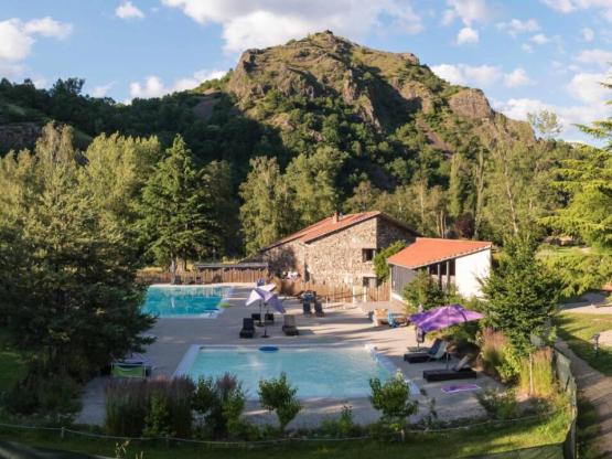 Emplacement Premuim 150m² avec électricité et sanitaires privatifs