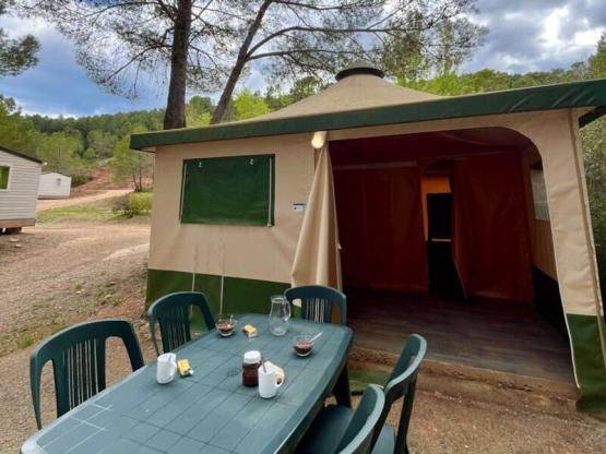 Bungalow Toilé Standard 20m² 2 chambres - sanitaire commun - sans clim