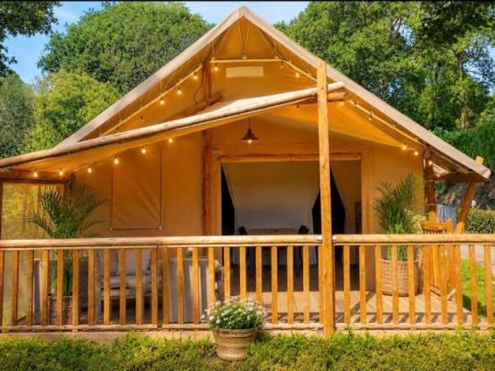 Tente Lodge - 2 chambres + terrasse - avec sanitaires