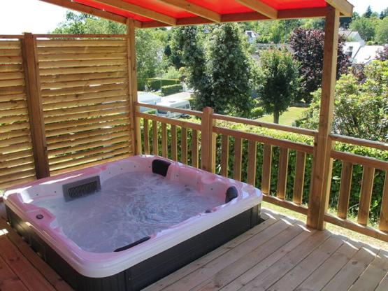 Mobil-home Côté Jardin - 2 chambres + terrasse + TV + SPA