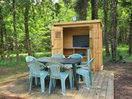 Forfait Pré-équipé (1 emplacement / 1 espace repas / 1 voiture / électricité 10A)