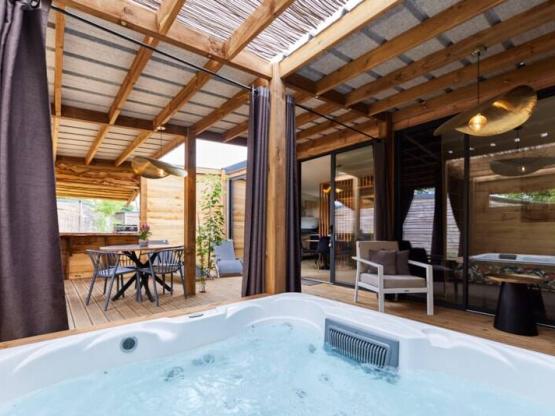 Premium Cabane Côté Nature avec Spa 35m² 5 P. (2 chambres) + climatisation + terrasse couverte
